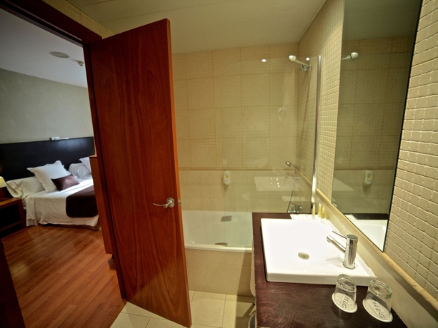 Imagen de la habitación del Hotel Acta Sant Just. Foto 11