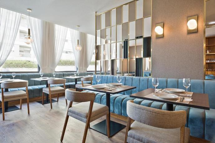 Imagen del bar/restaurante del Hotel Acta The Avenue. Foto 2