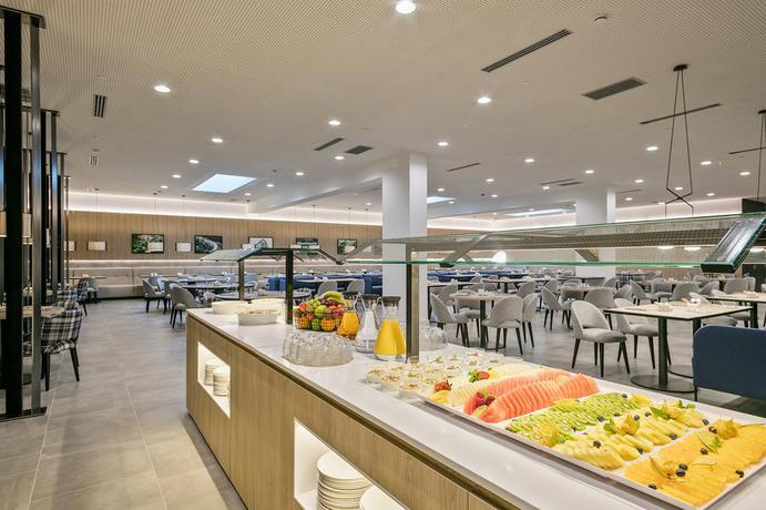 Imagen de los interiores del Hotel Acta Voraport. Foto 7