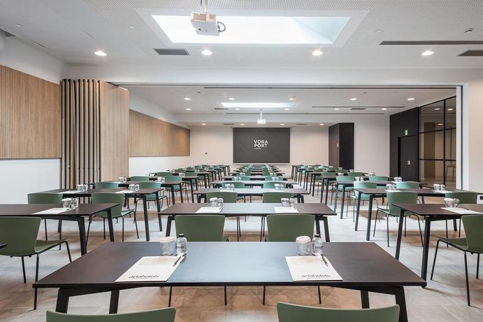 Imagen de los interiores del Hotel Acta Voraport. Foto 8