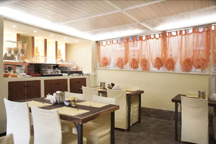 Imagen del bar/restaurante del Hotel Actor. Foto 5