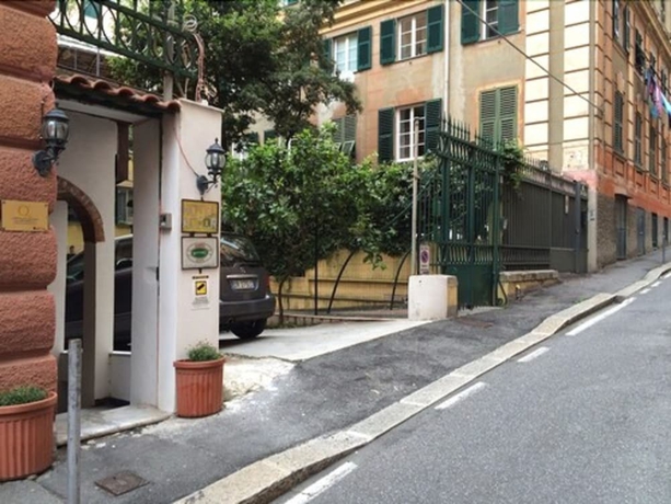 Imagen de los exteriores del Hotel Actor. Foto 17