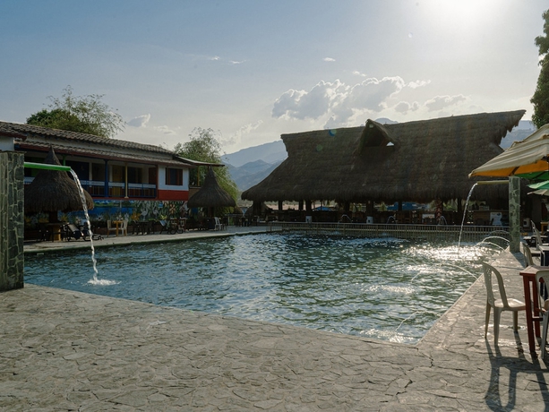 Imagen de la piscina del Hotel Acuarela del Rio. Foto 13