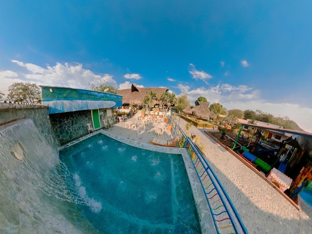 Imagen de la piscina del Hotel Acuarela del Rio. Foto 14