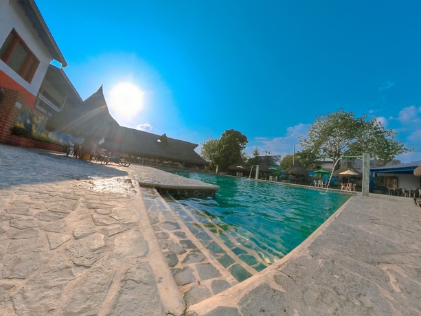 Imagen de la piscina del Hotel Acuarela del Rio. Foto 15