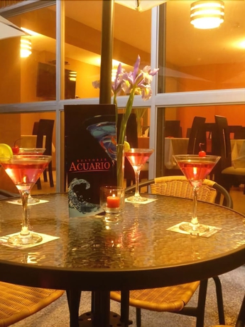 Imagen del bar/restaurante del Hotel Acuario and Suites. Foto 3