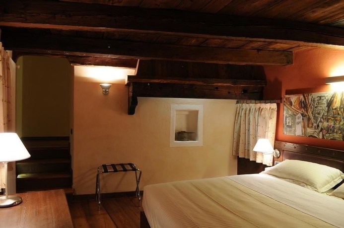 Imagen de la habitación del Hotel Ad Gallias. Foto 13