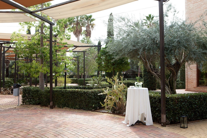 Imagen de los exteriores del Hotel Ad Hoc Parque Golf. Foto 9