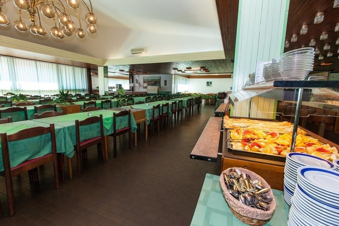 Imagen del bar/restaurante del Hotel Ad Turres. Foto 5