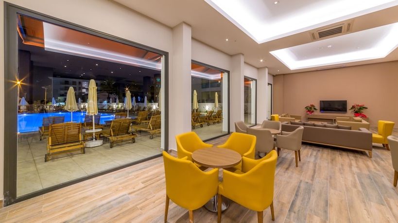 Imagen del bar/restaurante del Hotel Ada Julian Marmaris. Foto 3