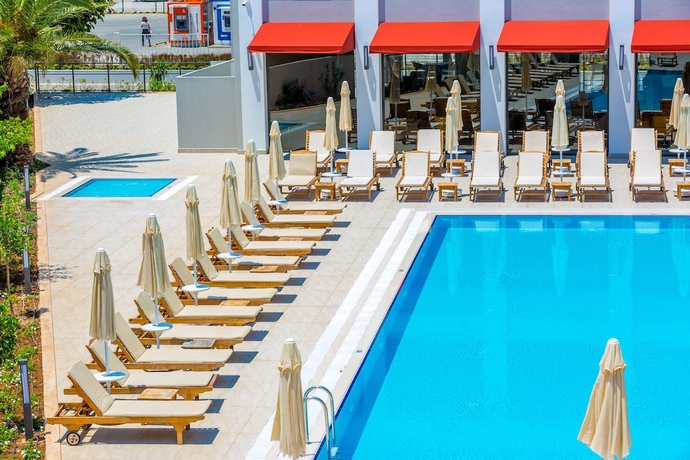 Imagen de la piscina del Hotel Ada Julian Marmaris. Foto 16