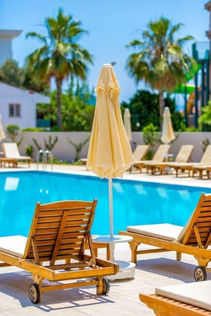 Imagen de la piscina del Hotel Ada Julian Marmaris. Foto 17