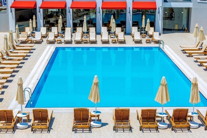 Imagen de la piscina del Hotel Ada Julian Marmaris. Foto 18