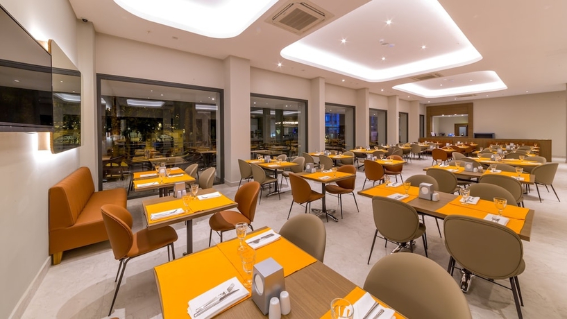 Imagen del bar/restaurante del Hotel Ada Julian Marmaris. Foto 4