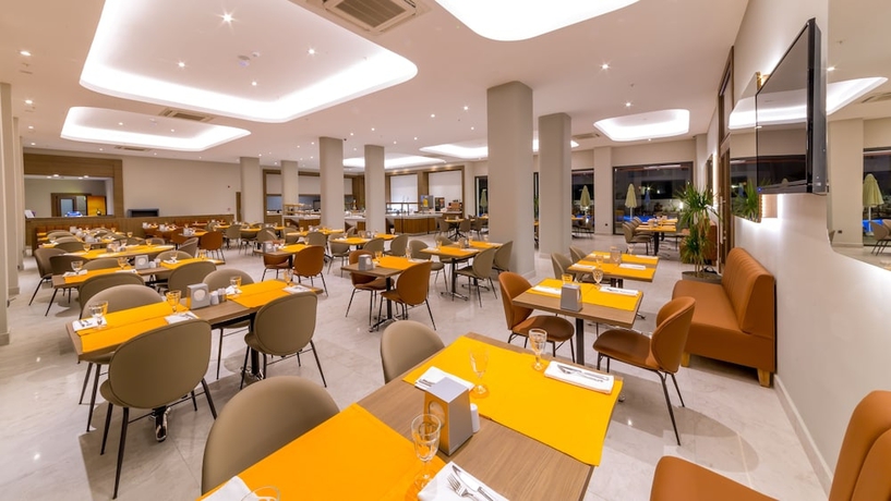 Imagen del bar/restaurante del Hotel Ada Julian Marmaris. Foto 5