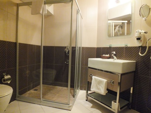 Imagen de la habitación del Hotel Ada Life. Foto 17
