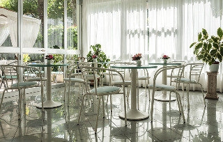 Imagen del bar/restaurante del Hotel Ada, Rimini. Foto 4