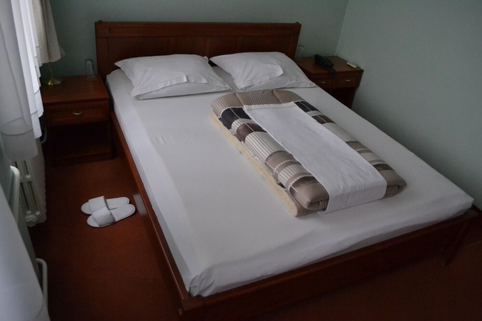 Imagen de la habitación del Hotel Ada, Sarajevo. Foto 11