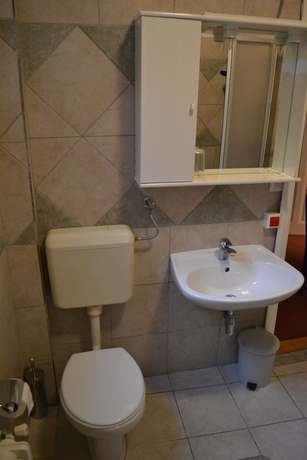 Imagen de la habitación del Hotel Ada, Sarajevo. Foto 14