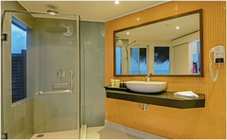 Imagen de la habitación del Hotel Adaaran Club Rannalhi. Foto 4