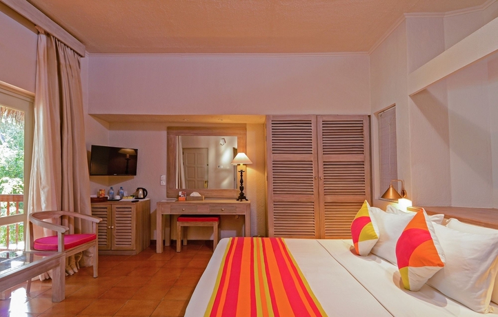 Imagen de la habitación del Hotel Adaaran Club Rannalhi. Foto 7