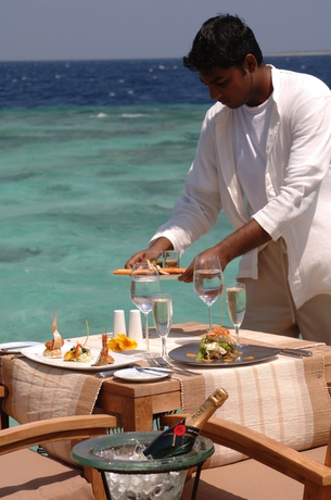 Imagen del bar/restaurante del Hotel Adaaran Prestige Water Villas - With 24hrs Premium All Inclusive. Foto 4