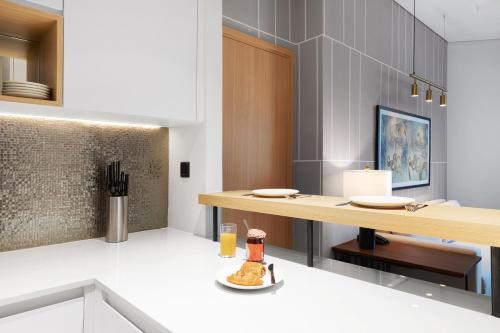 Imagen de la habitación del Hotel Adagio Premium The Palm. Foto 8