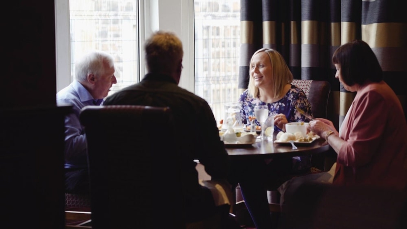 Imagen del bar/restaurante del Hotel Adair Arms. Foto 7