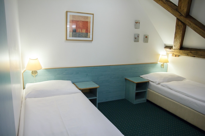 Imagen de la habitación del Hotel Adalbert. Foto 2