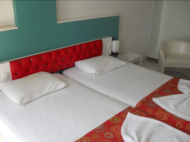 Imagen de la habitación del Hotel Adalia. Foto 4