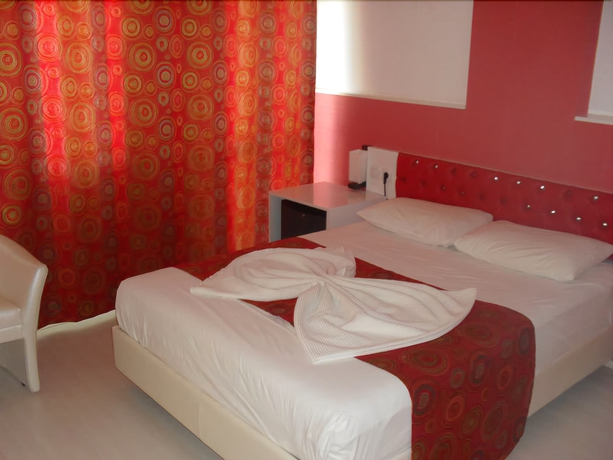 Imagen de la habitación del Hotel Adalia. Foto 7