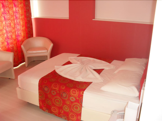 Imagen de la habitación del Hotel Adalia. Foto 9