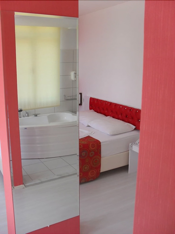 Imagen de la habitación del Hotel Adalia. Foto 10