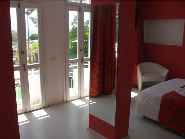 Imagen de la habitación del Hotel Adalia. Foto 12