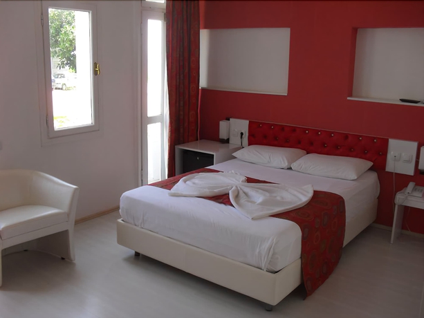 Imagen de la habitación del Hotel Adalia. Foto 13