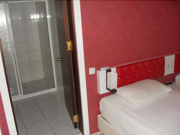 Imagen de la habitación del Hotel Adalia. Foto 14