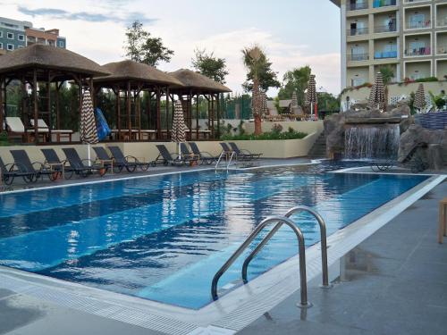 Imagen de la piscina del Hotel Adalya Bliss. Foto 9