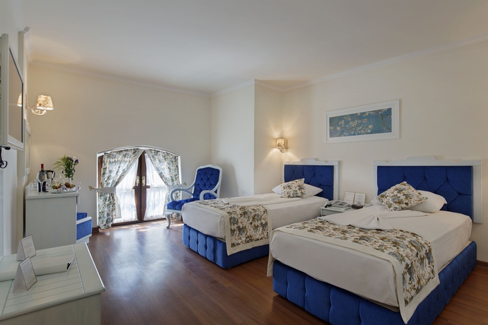 Imagen de la habitación del Hotel Adalya Port. Foto 10