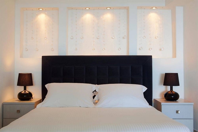 Imagen de la habitación del Hotel Adamant Suites. Foto 4