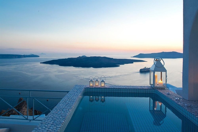 Imagen de los exteriores del Hotel Adamant Suites. Foto 12