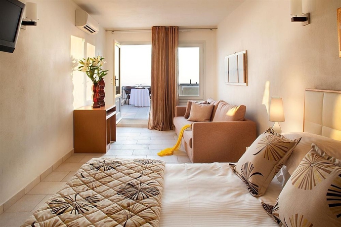 Imagen de los interiores del Hotel Adamant Suites. Foto 16