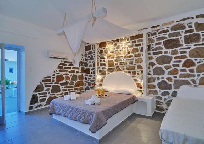 Imagen de la habitación del Hotel Adamas. Foto 14