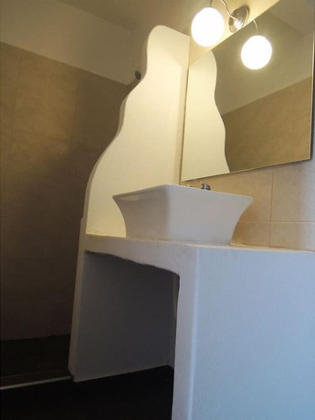 Imagen de la habitación del Hotel Adamas. Foto 15