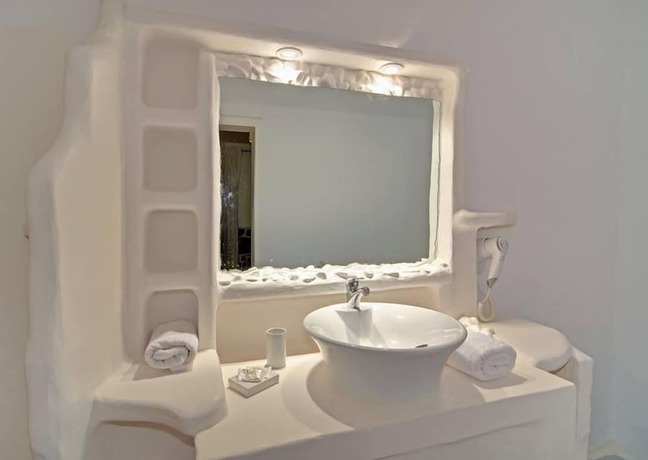 Imagen de la habitación del Hotel Adamas. Foto 17