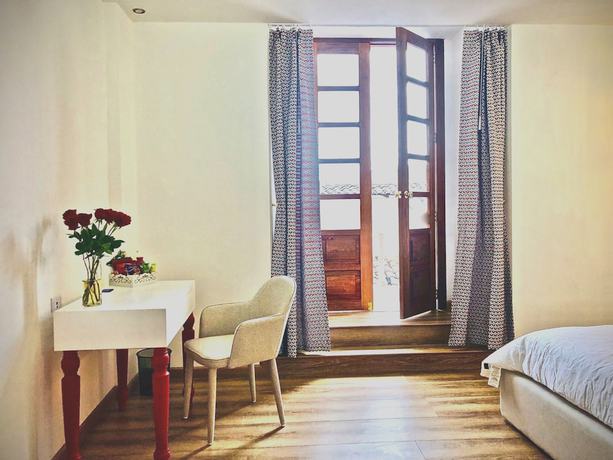 Imagen de la habitación del Hotel Adamas House. Foto 15