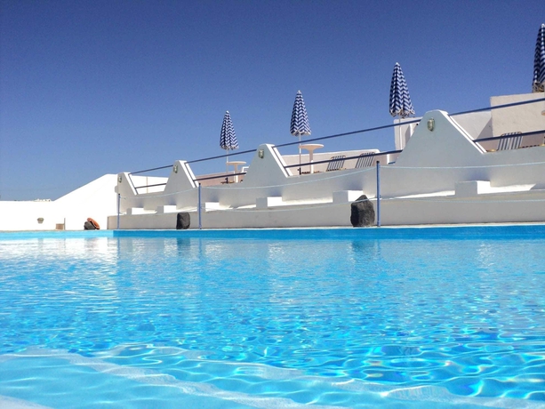 Imagen de los exteriores del Hotel Adamastos. Foto 15