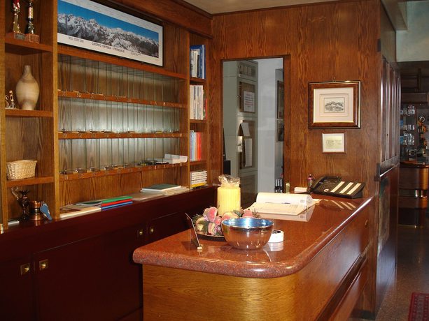 Imagen de los interiores del Hotel Adamello. Foto 16