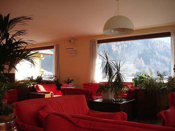 Imagen del bar/restaurante del Hotel Adamello. Foto 8