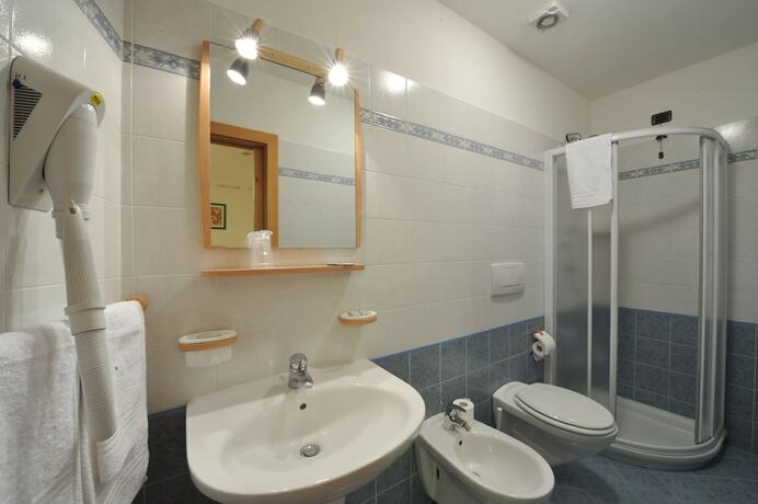 Imagen de la habitación del Hotel Adamello, Vermiglio. Foto 14