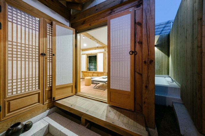 Imagen de los interiores del Hotel Adamhanok. Foto 27
